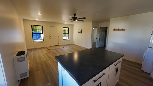 Building Photo - 508 3rd Ave S