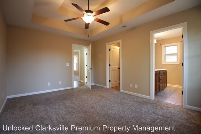 Building Photo - 5 br, 3 bath House - 1684 Putnum Drive