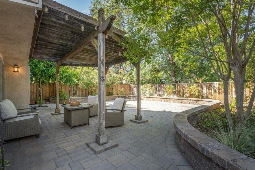 Building Photo - 2532 Tapestry Way