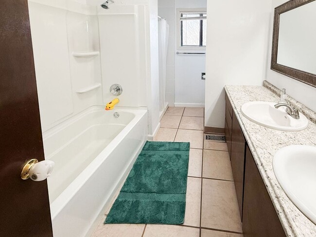 Building Photo - G7UG