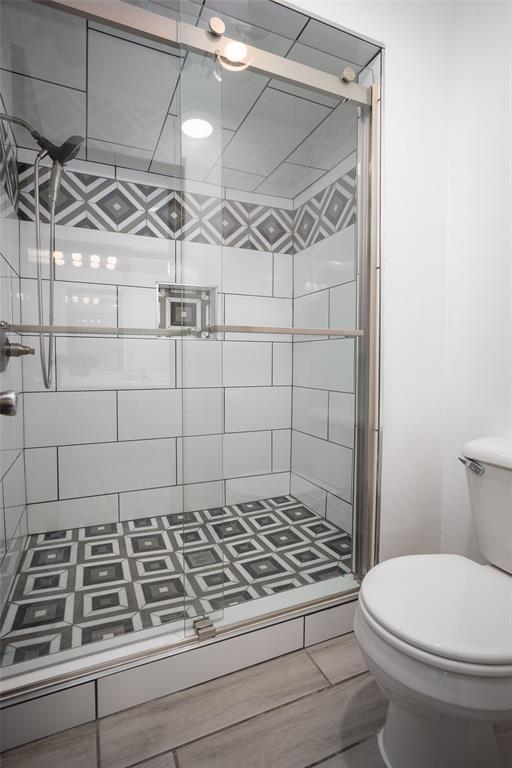 Building Photo - 2400 Northwood Ln