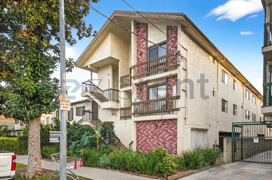 Building Photo - 1004 E Garfield Ave