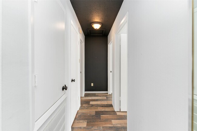 Building Photo - 2282 Gemini St