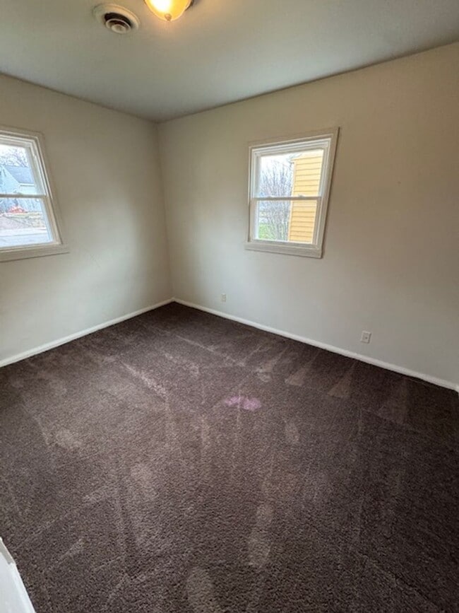 Building Photo - 4939 Mt Vernon Park Dr