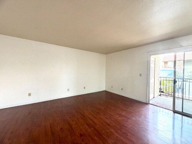 Building Photo - LAS VEGAS GUARD-GATED CONDO FOR RENT | 2 BEDROOM DOWNSTAIRS UNIT | BELLA VITA COMMUNITY