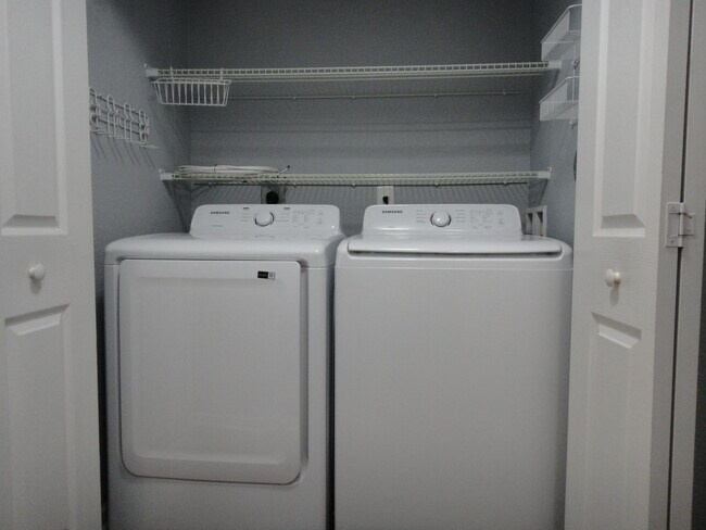 Building Photo - 2912 Hidden Hills Rd