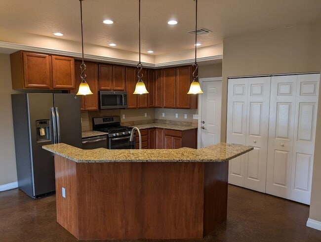 Primary Photo - Gorgeous 3 Bed 2 Bath Clarkston Townhouse ...
