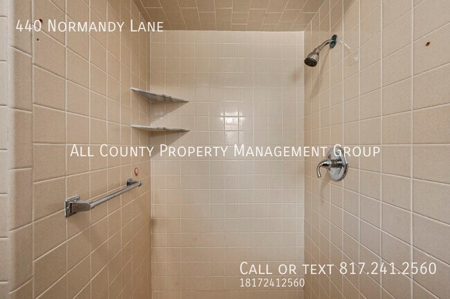 Building Photo - 440 Normandy Ln
