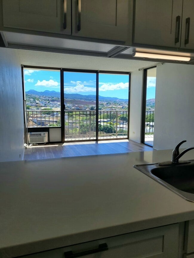 Building Photo - AVAILABLE | One Bedroom, One Bathroom | Lo...