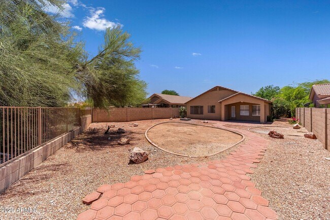 Building Photo - 17534 W Coyote Trail Dr