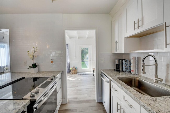 Building Photo - 10 S Swinton Cir