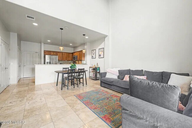 Building Photo - 4112 N Thurston Ln