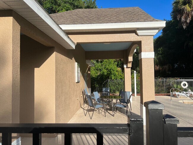 Building Photo - Fabulous 4/2 in Spring Glen Debary!