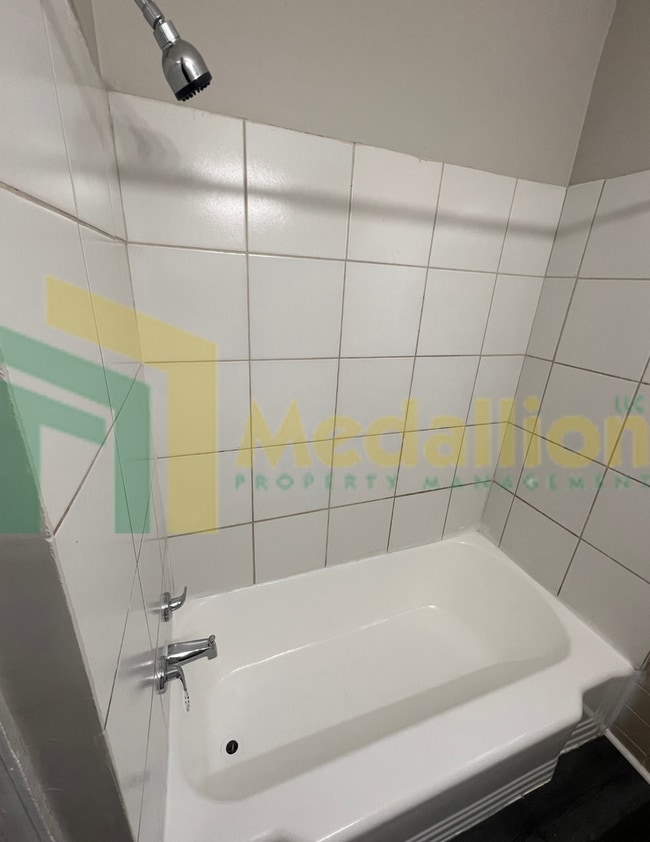 Building Photo - Spacious 4-5 Bedroom, 2-Bath Corner Lot Ho...
