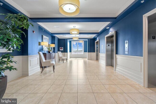 Building Photo - 1915 Towne Centre Blvd