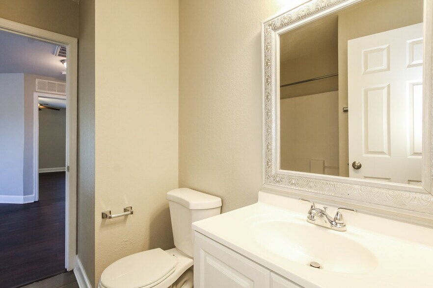 Building Photo - 9642 W Kingman St