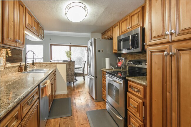 Building Photo - 1802 Stoney Brook Dr
