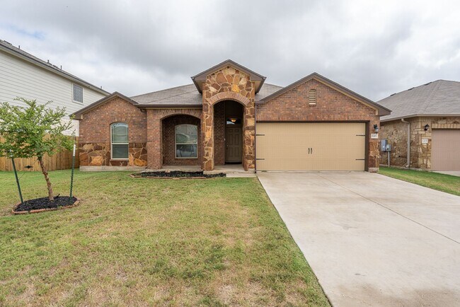 Primary Photo - Spacious 3-Bedroom, 2-Bath Home in Lake Po...