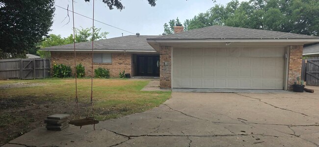 Building Photo - 1833 Skyline Dr