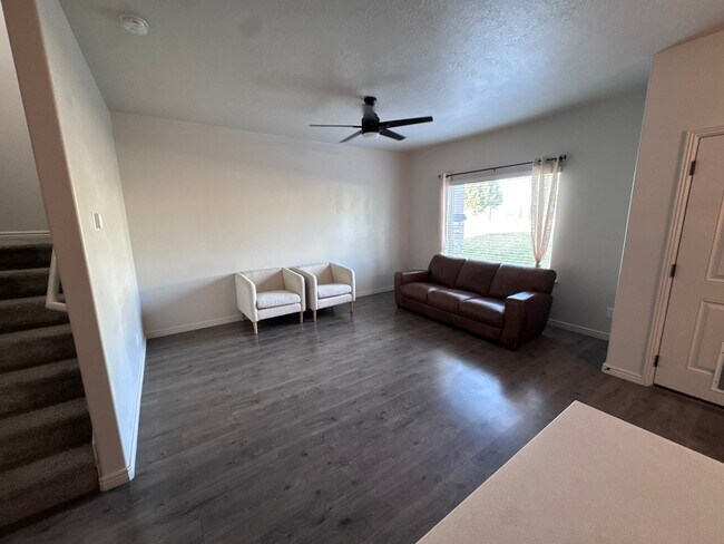 Building Photo - 673 N 2560 E