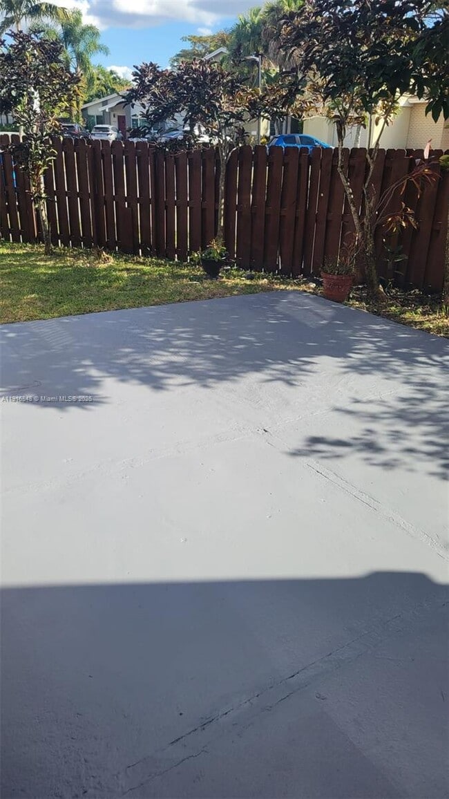 Building Photo - 914 NW 106th Ave Cir