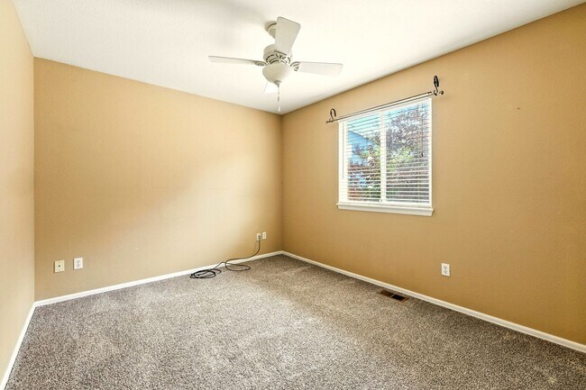 Building Photo - Amazing 3 Bed 4 Bath Highlands Ranch House...