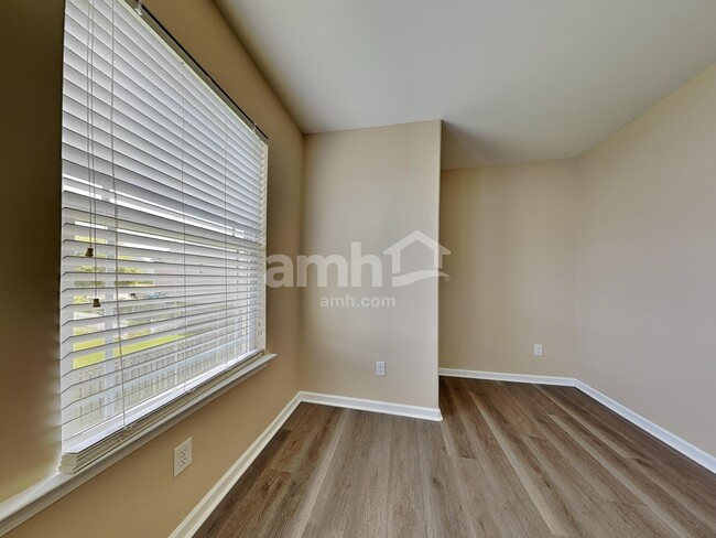 Building Photo - 516 Windsong Dr