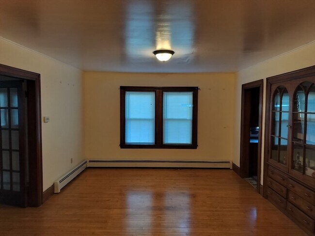 Building Photo - 462 Lincoln St