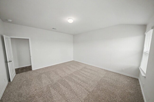Building Photo - Like-New Cibolo Home with Flexible Living Space - Realtor Commission: $500