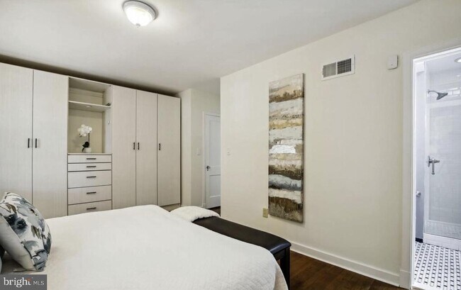 Building Photo - 1770 Hobart St NW