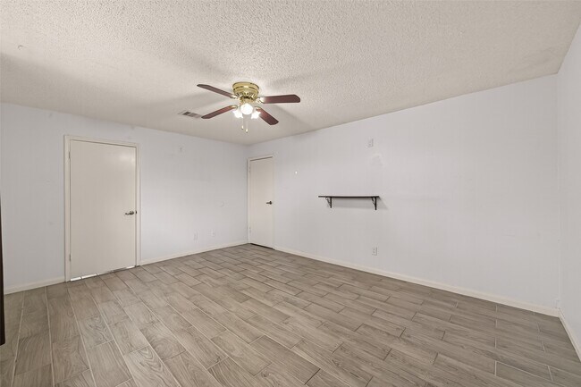 Building Photo - 11331 Oakcenter Dr