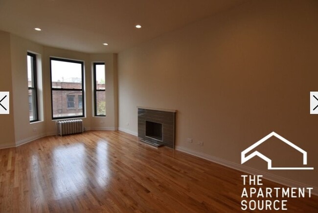 Building Photo - 908 W Belmont Ave