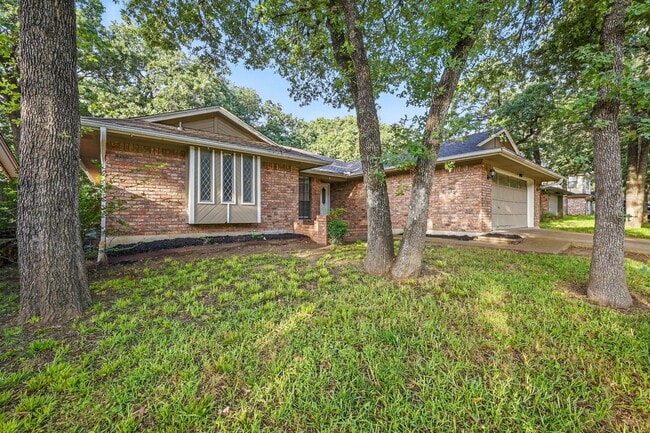 Building Photo - Charming Updated Home Near DFW Airport | 3...