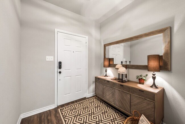Building Photo - 4/4.5 in Pershing Pointe Townhomes! Availa...
