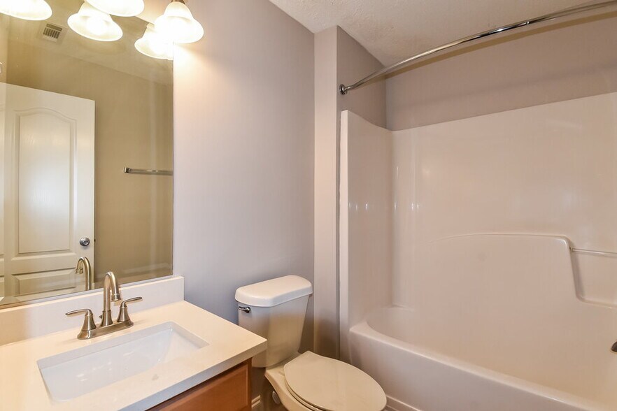 Building Photo - 709 Williamsburg Ct