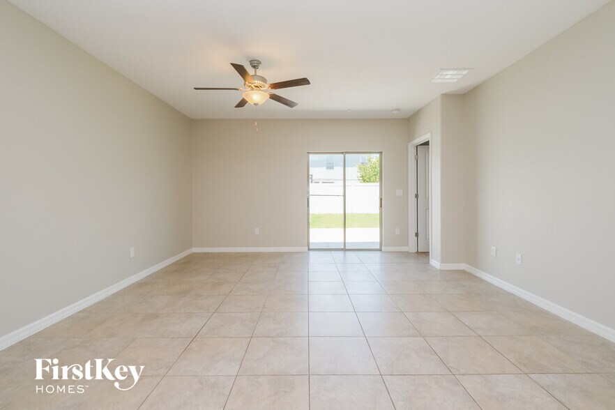 Building Photo - 7410 Pearly Everlasting Ave