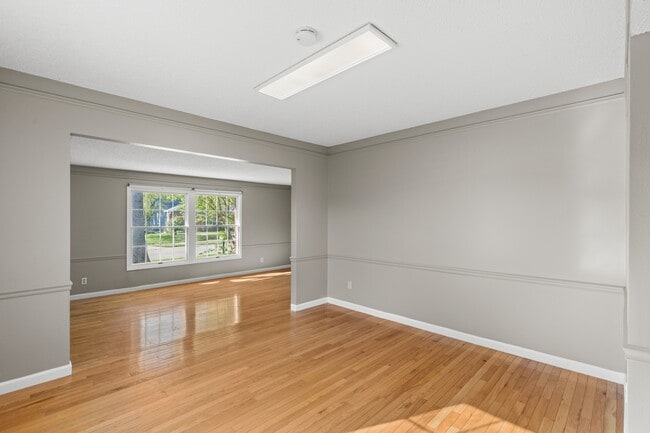 Building Photo - 14355 Rainy Lake Dr