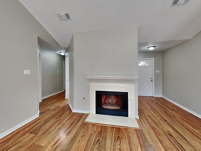 Building Photo - 2419 Sherwood Hollow Ln