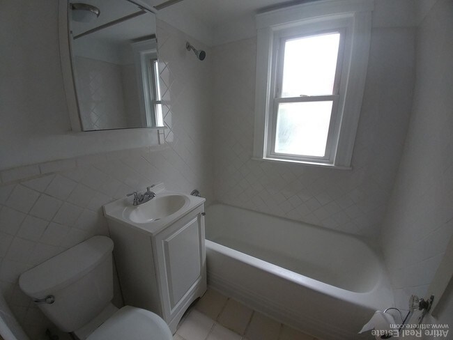 Building Photo - 26 Hazelwood St