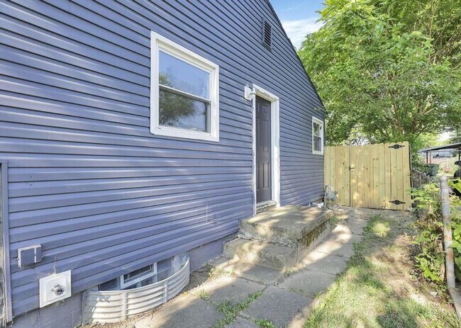 Building Photo - 2975 Howey Rd