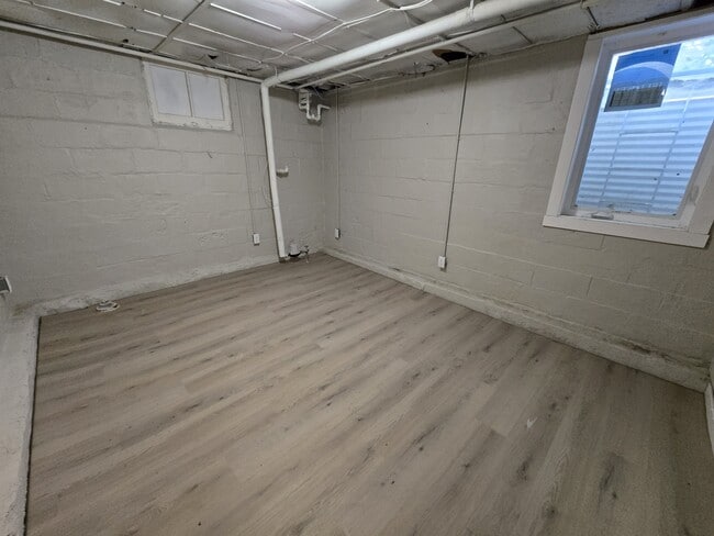 Building Photo - 518 Kern St