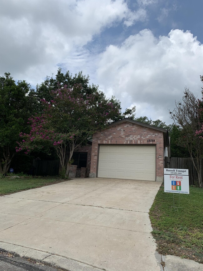 Building Photo - 13039 Hunters Moon