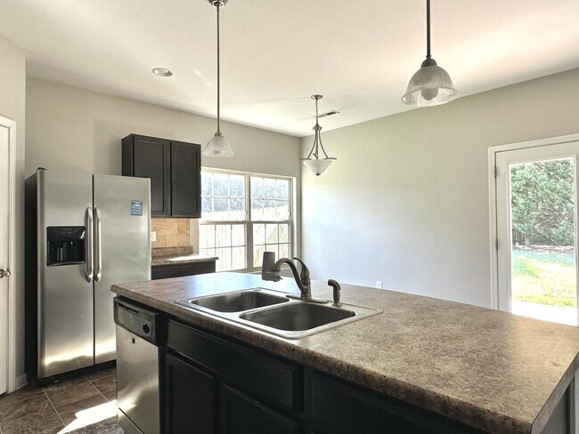 Building Photo - 717 Bellingham Way