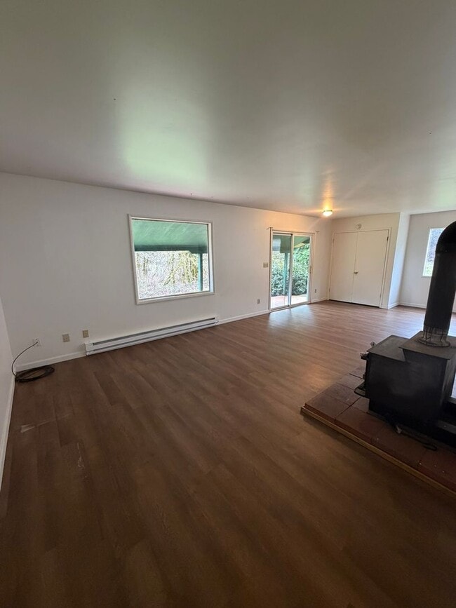 Building Photo - Home with a View!