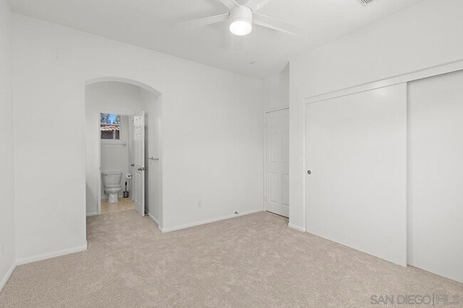 Building Photo - 11370 W San Raphael