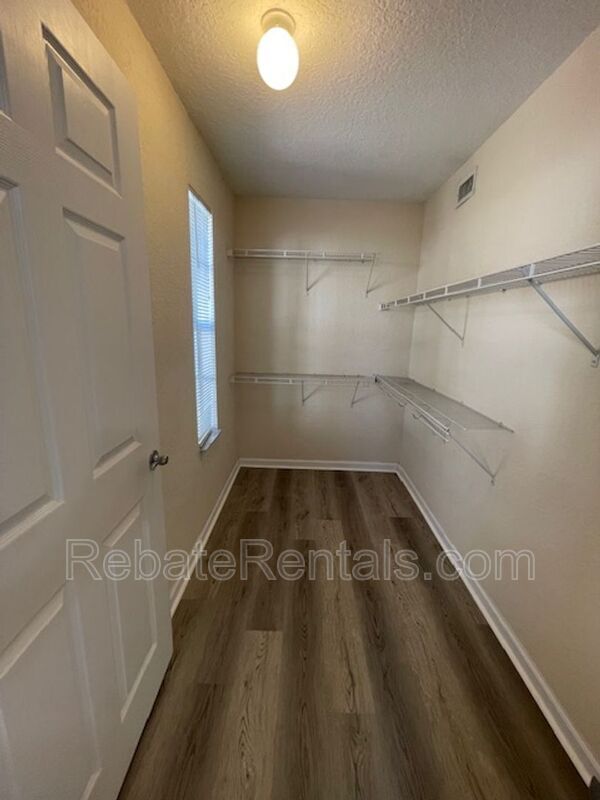 Building Photo - 10075 Gate Pkwy N