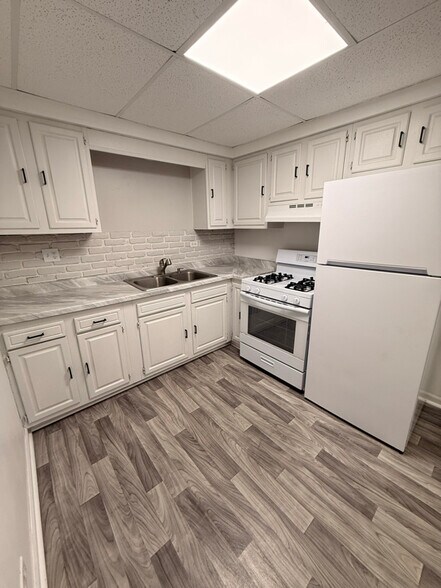 Building Photo - 26244 W Lake Ave