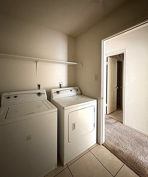 Building Photo - 607 Ottawa Dr