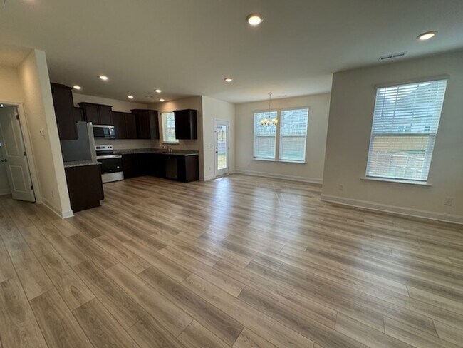 Building Photo - The Grove at Neill's Pointe