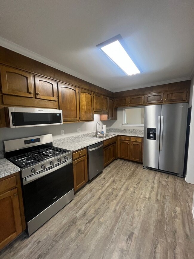 Building Photo - 19 Somersett Dr